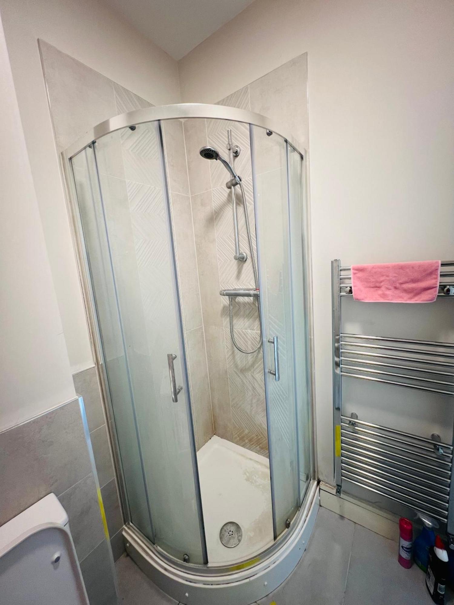 Private King Size In Well Decorated Shared Flat * Dublín